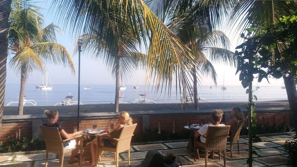 Lovina Beach Hotel4