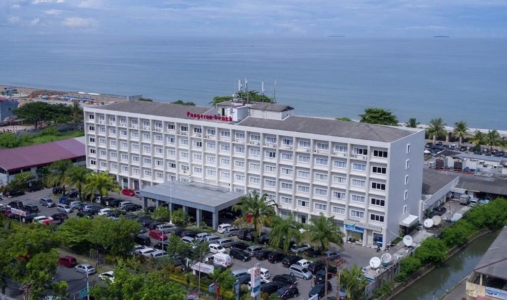 Hotel Pangeran Beach3