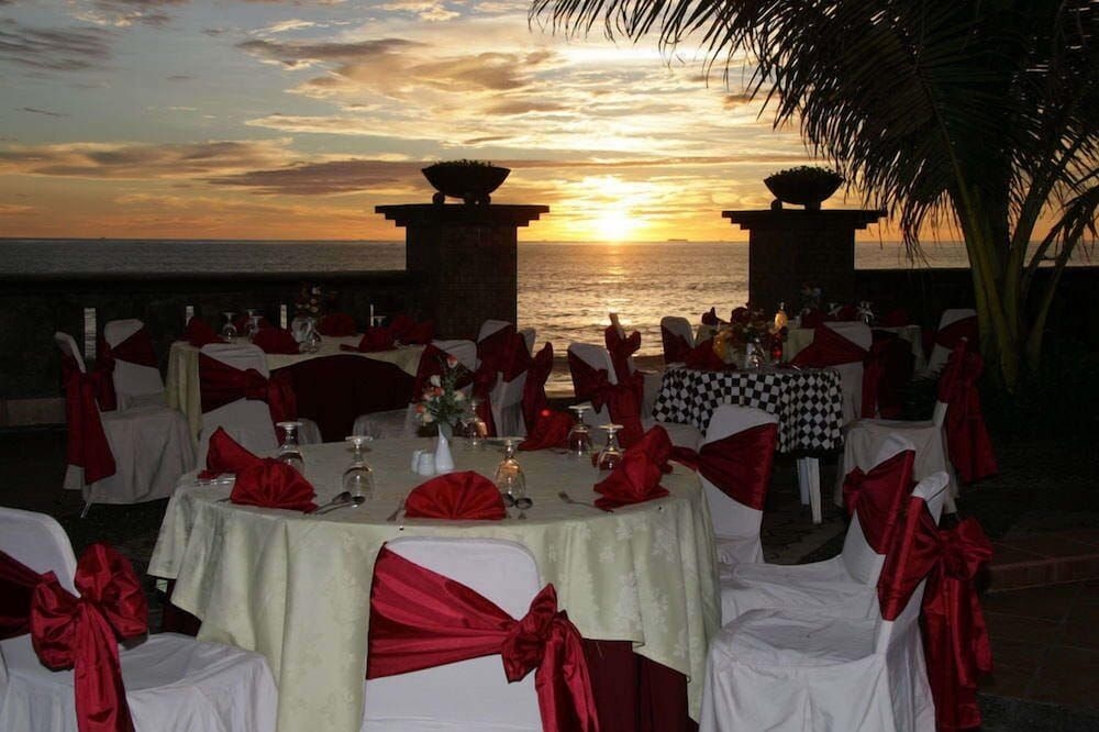 Hotel Pangeran Beach2
