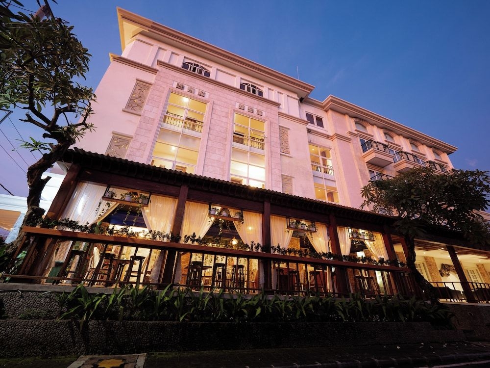 โรงแรมอัลรอน (Alron Hotel)4