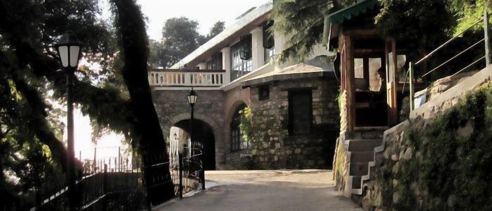 Rokeby Manor0