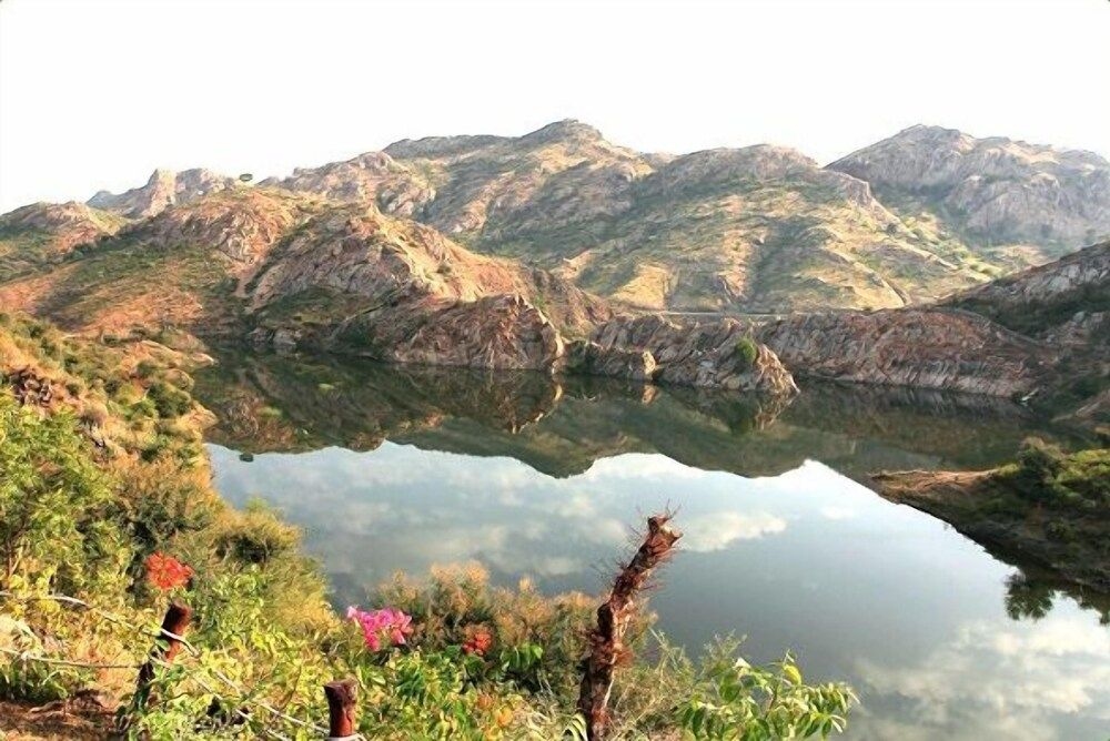 Aravali Silence Lakend Resorts & Adventures0