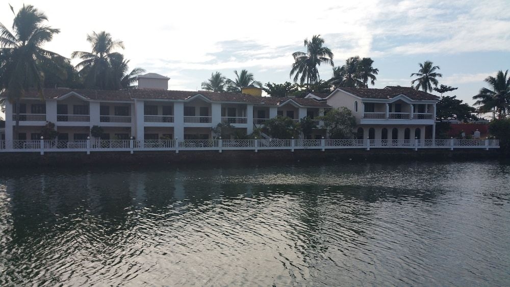 Hotel Riverside0