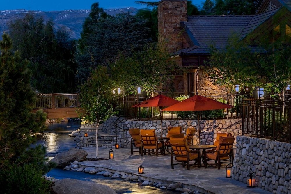 Creekside Inn2