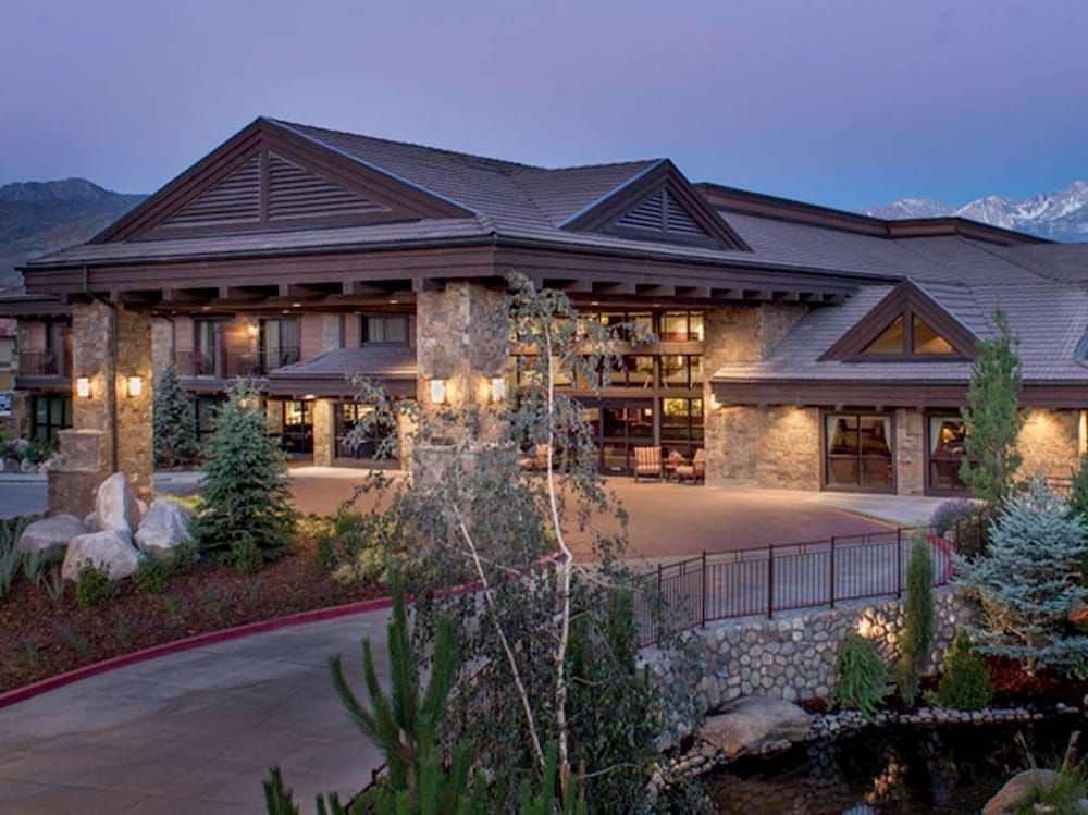Creekside Inn4