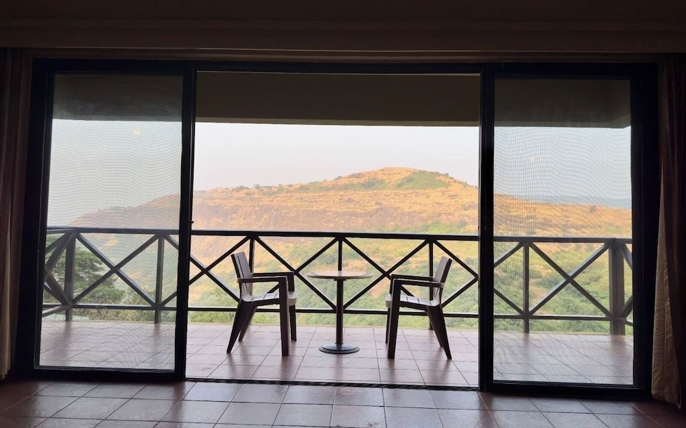 The Upper Deck Resort0