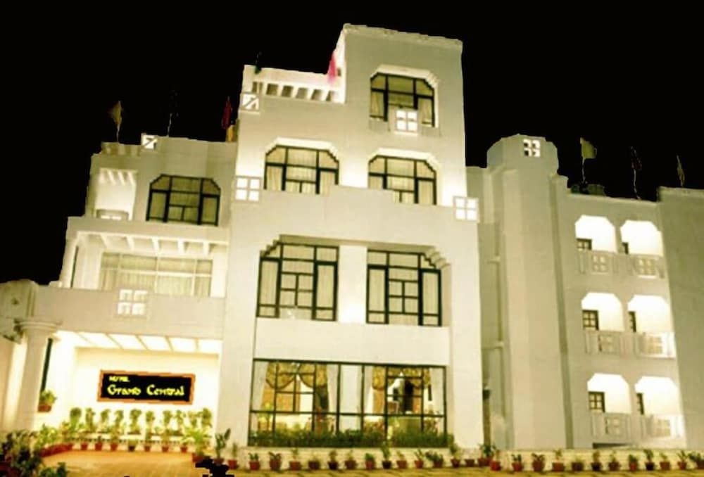 Hotel Grand Central1