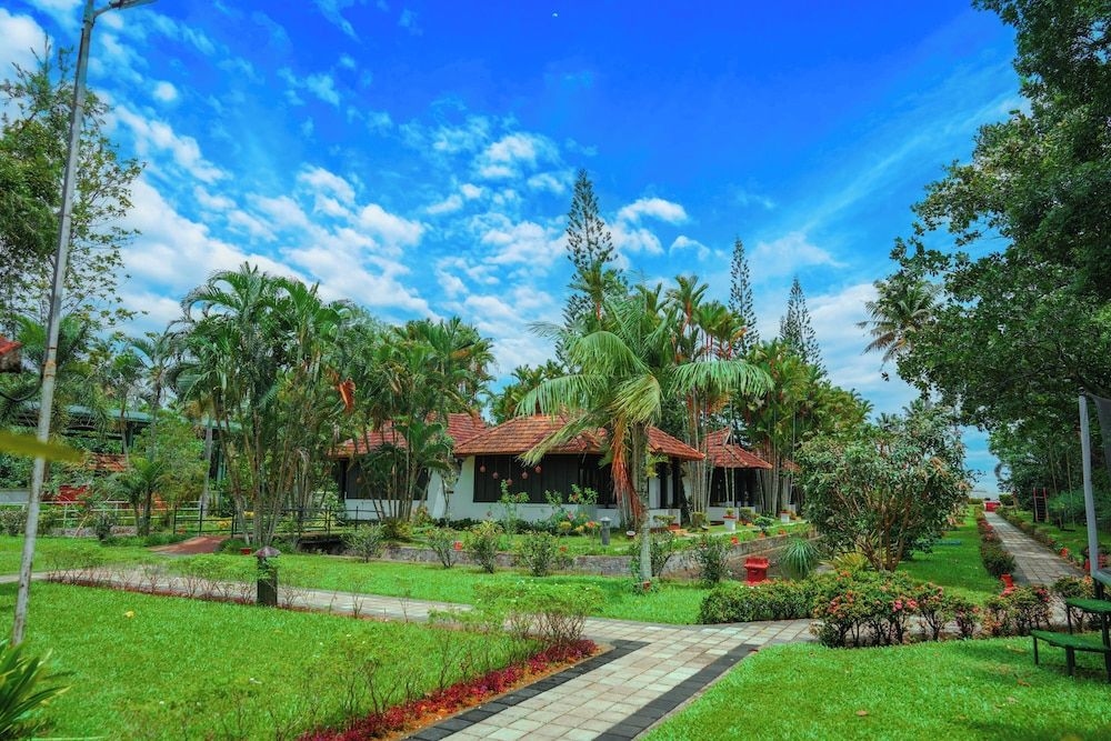 Paradise Resorts2