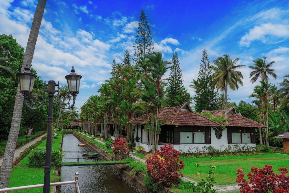 Paradise Resorts0