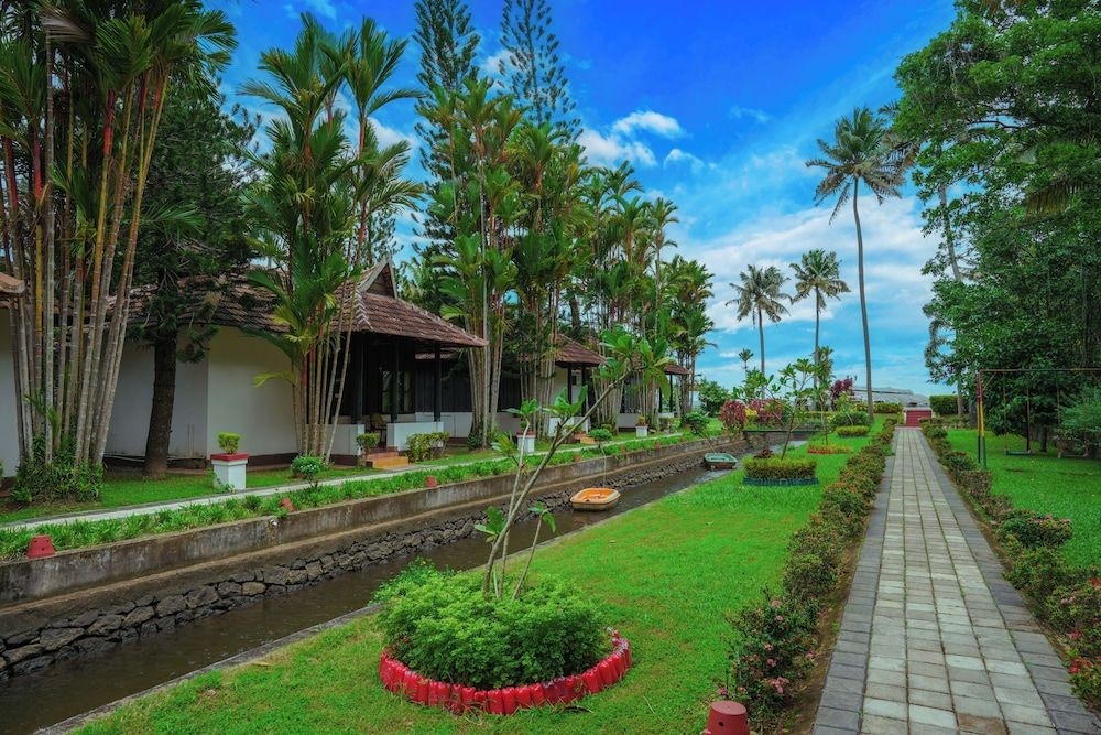 Paradise Resorts1