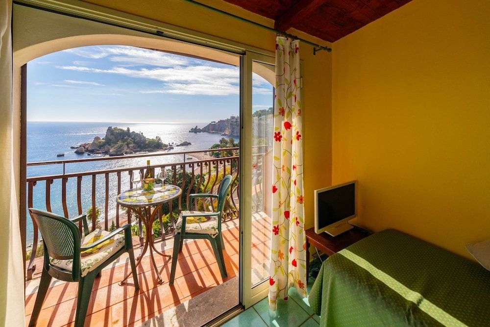 Mendolia Beach Hotel2