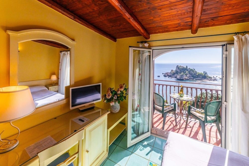 Mendolia Beach Hotel1