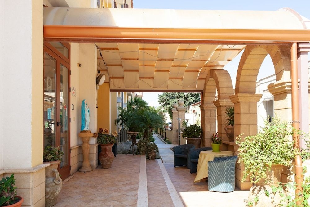 Sammartano Hotel1