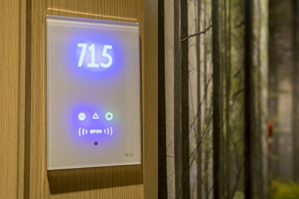 Monopole Hotel4