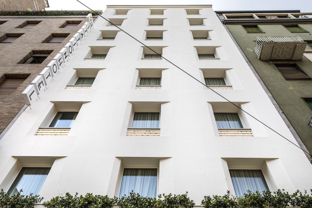 Monopole Hotel3