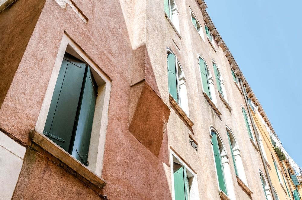 Venice Apartments2
