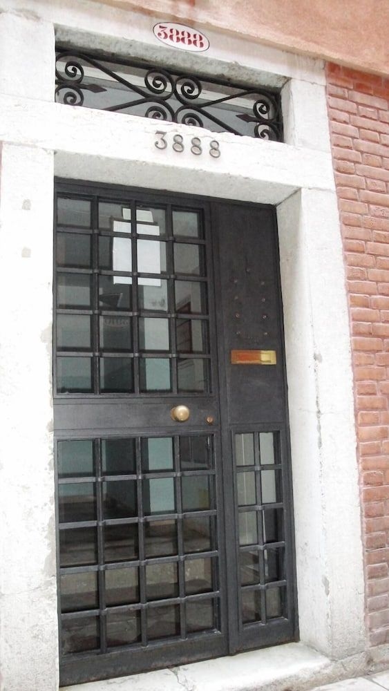 Venice Apartments1