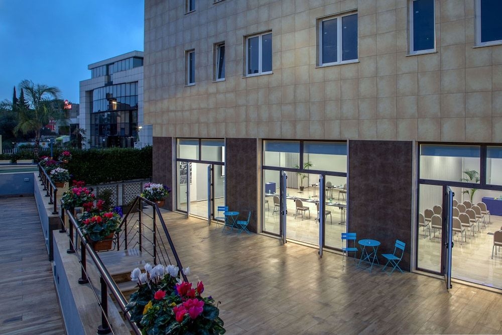 Simon Hotel1