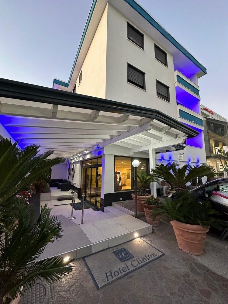Hotel Clinton1
