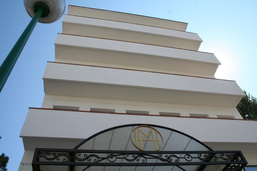 Hotel Montecarlo2