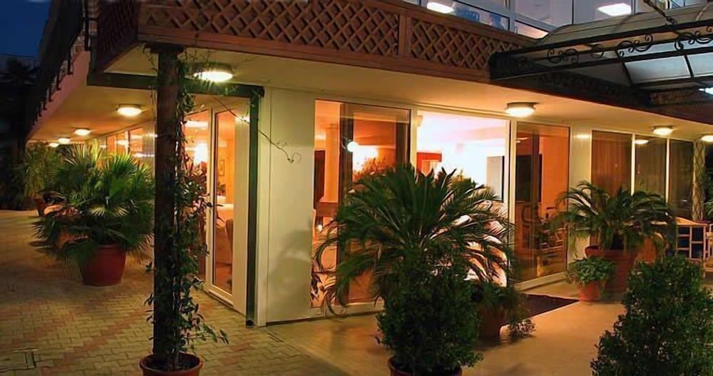 Hotel Montecarlo3