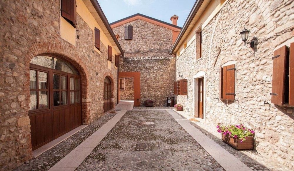 Villa dei Cedri0