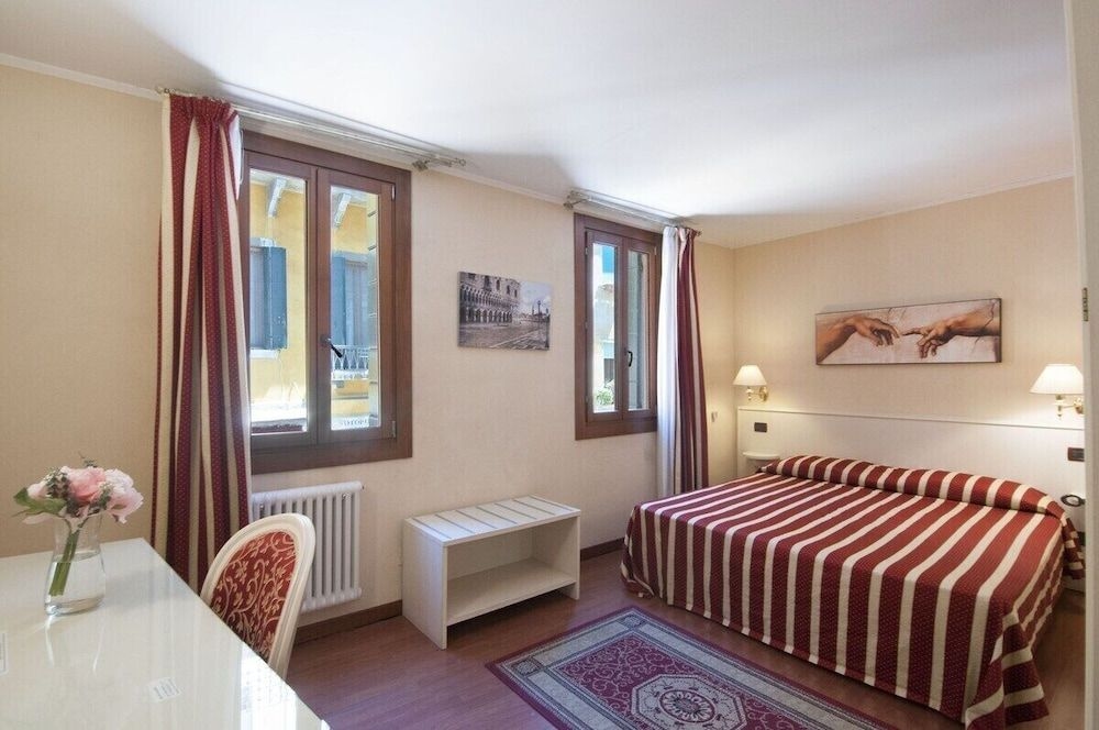 Venice Resorts0