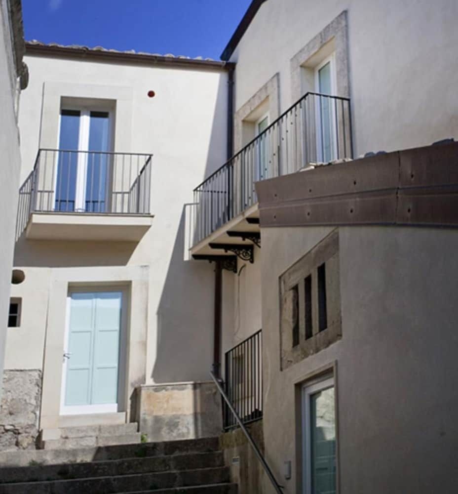 Hotel dell'Orologio0
