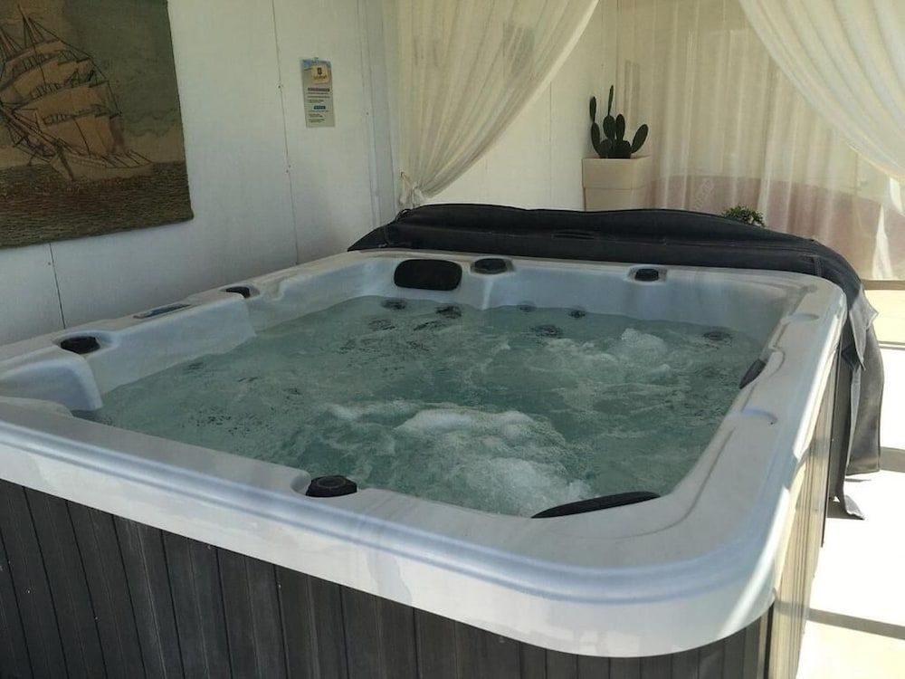 Suite Beach B&B and Club2