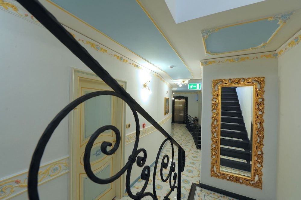 VILLA MARIAPIA0