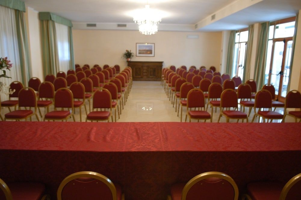 Pilgrim's Hotel4