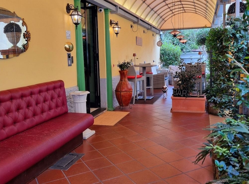 Charly Hotel2