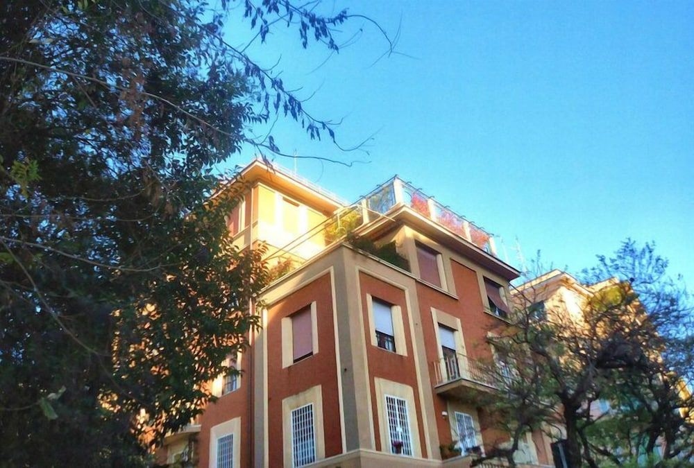 Dea Roma Inn0