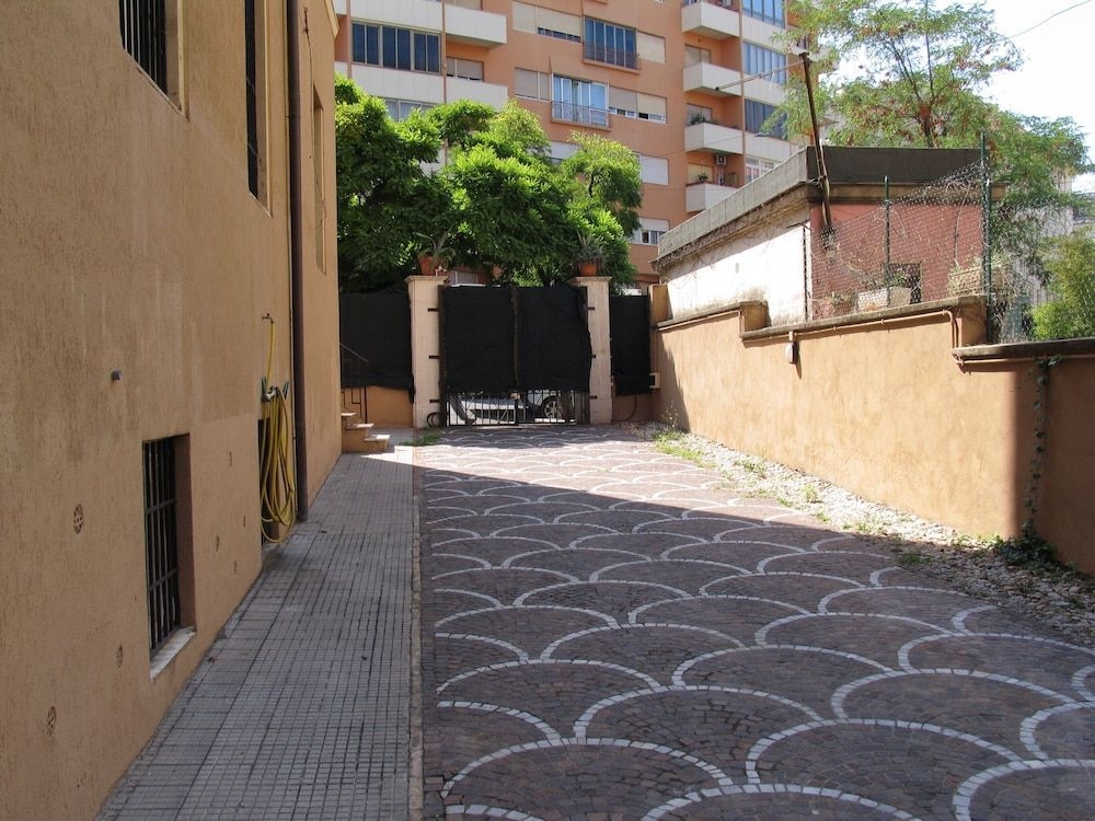 Dea Roma Inn2