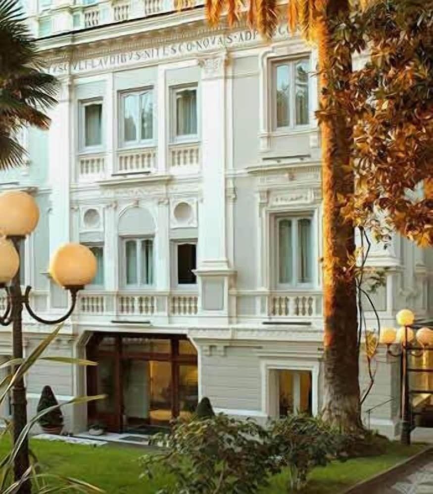 Hotel Flora1