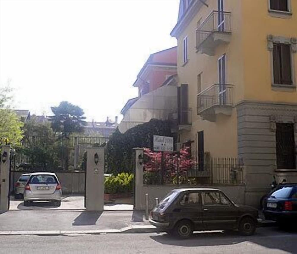 Hotel 20001