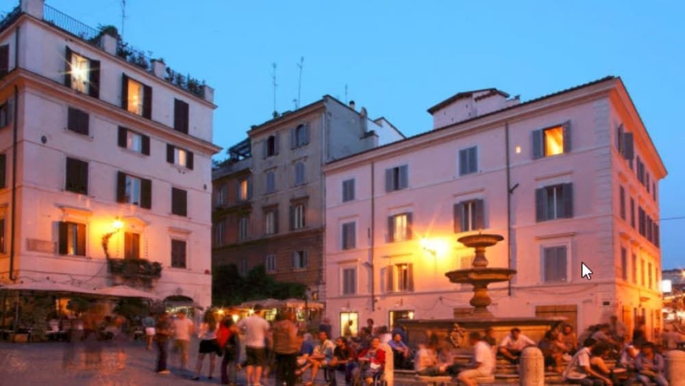 Hotel De Monti0