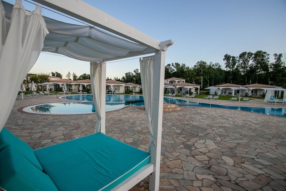 Limone Beach Resort3