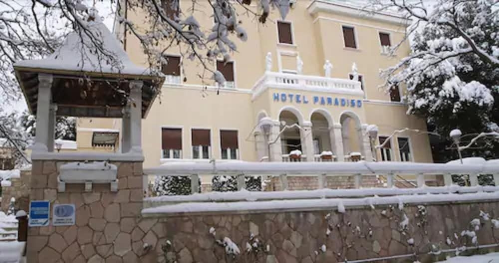 Hotel Paradiso0