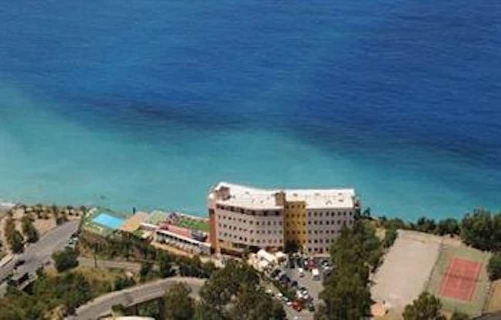 Caposkino Park Hotel1