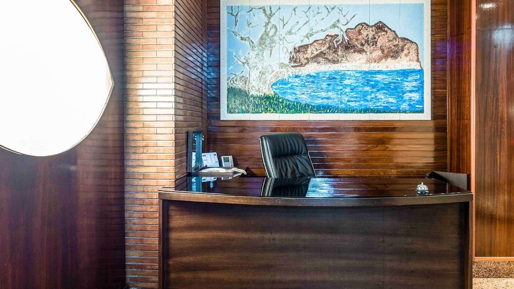 Suite In Center3