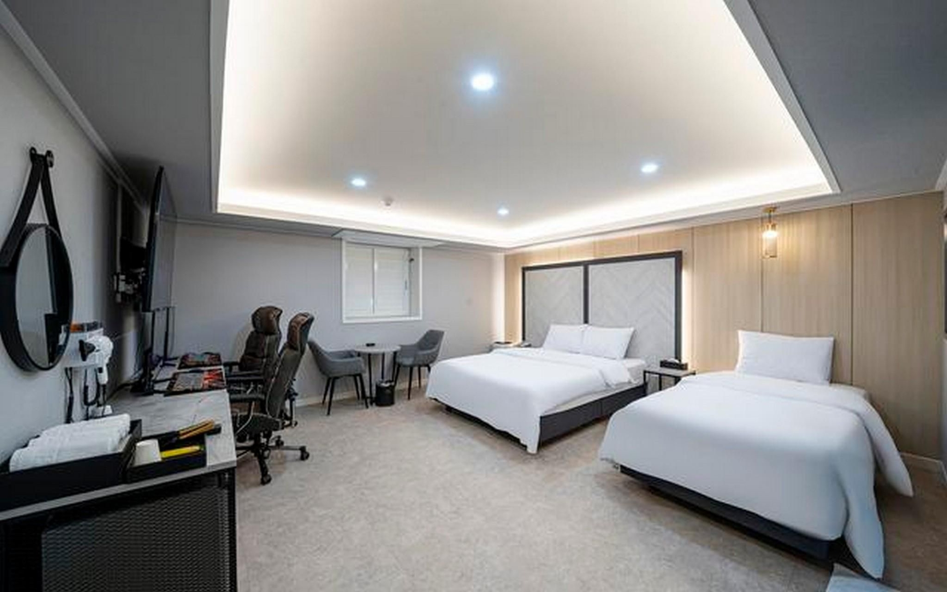 โรงแรมไนน์ (NINE HOTEL)1