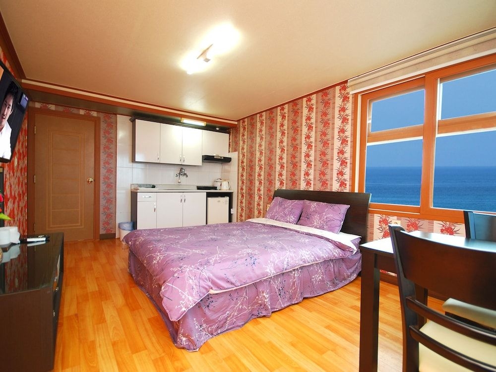 Sunrise Pension0