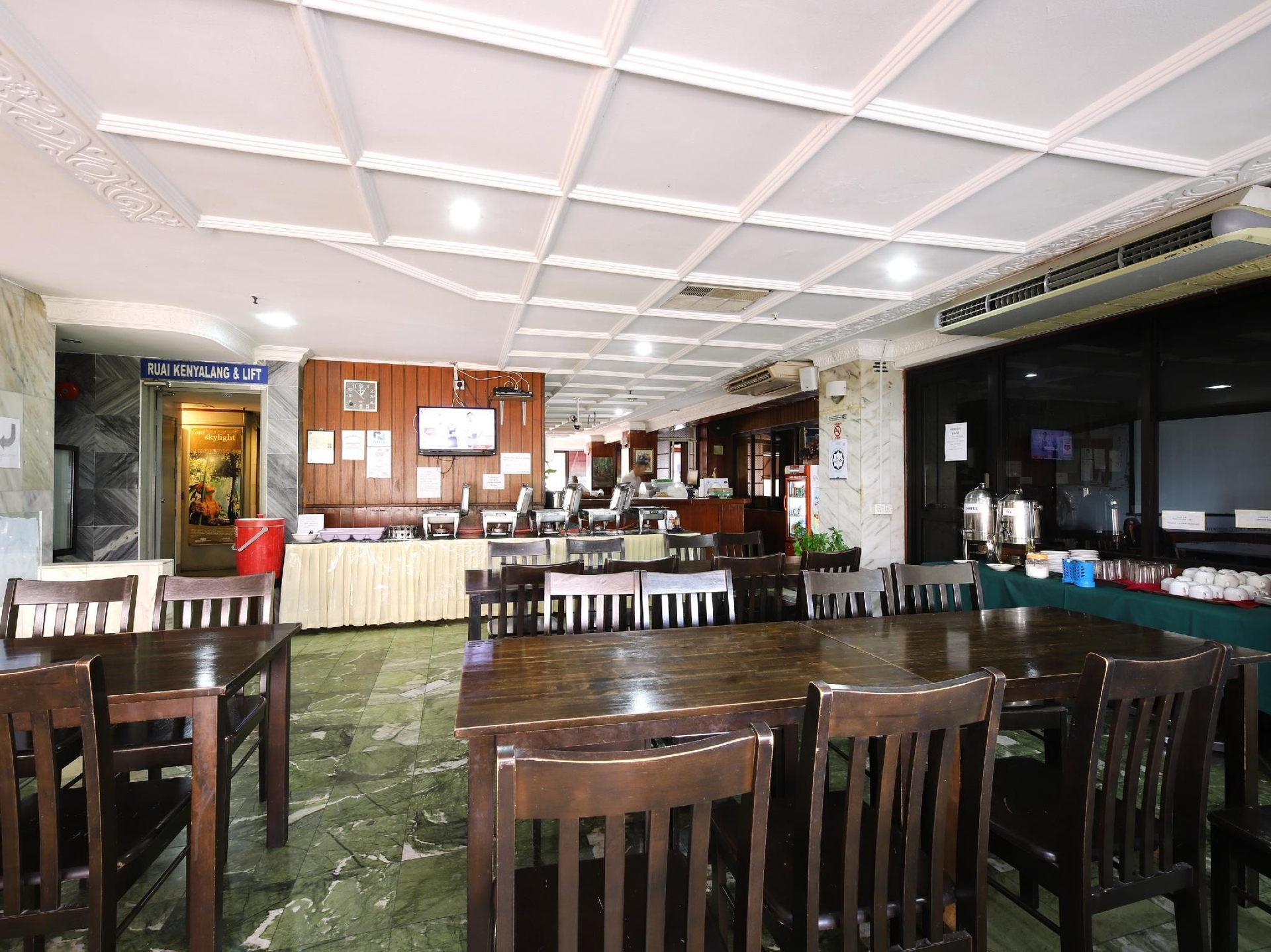 Grand Supreme Hotel1