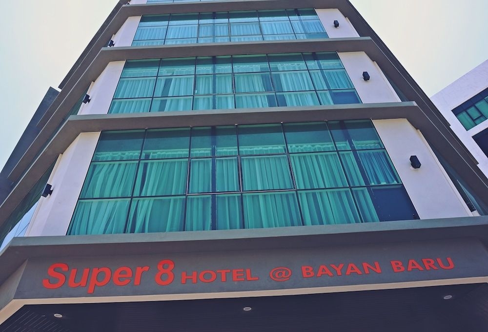 Super 8 bayan baru1