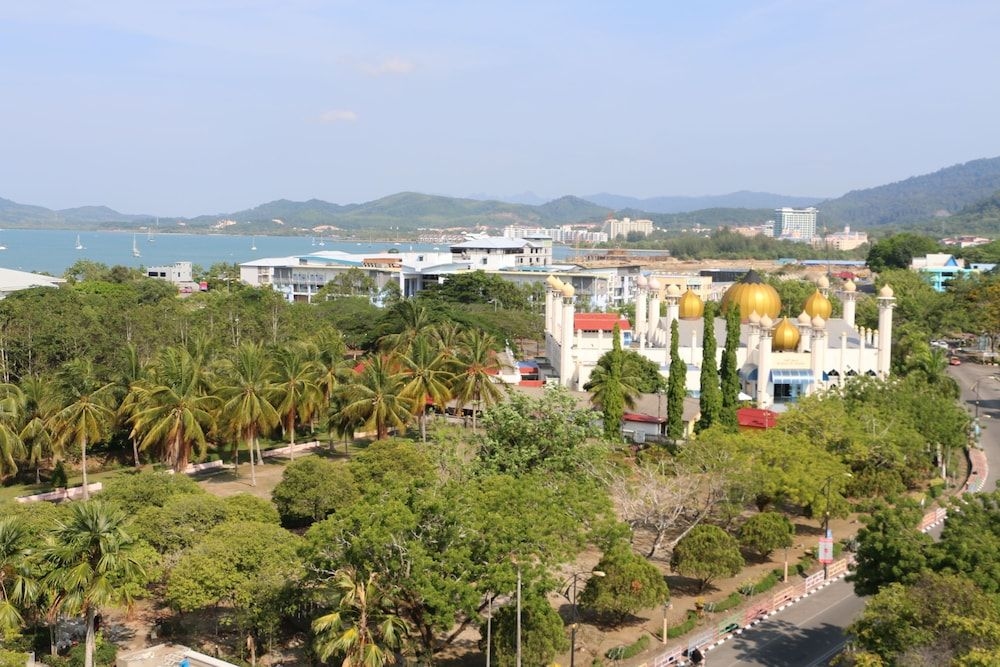 EAGLE BAY HOTEL1