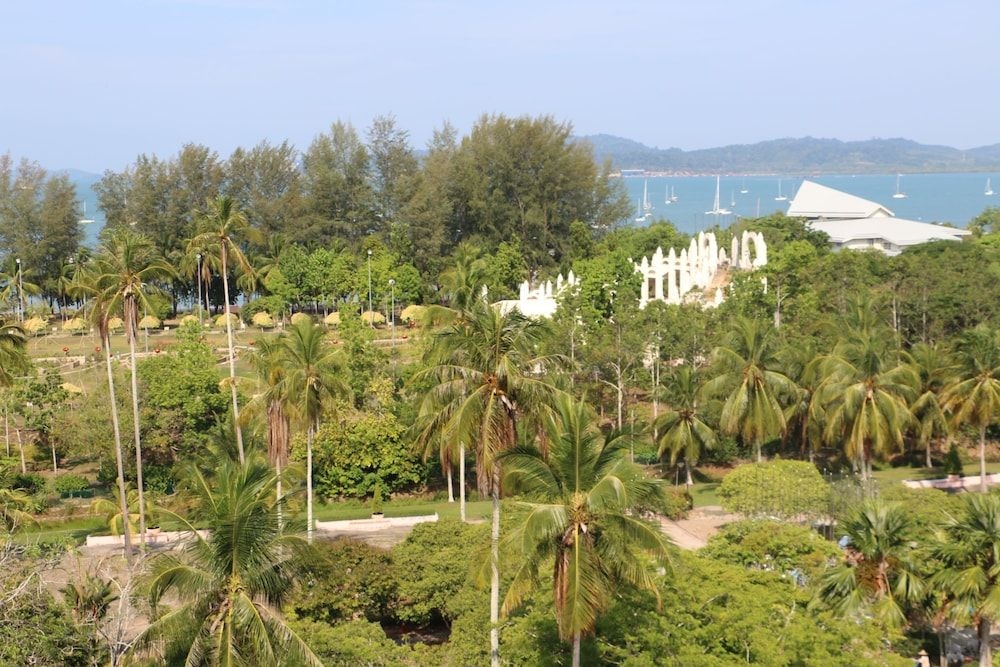 EAGLE BAY HOTEL0