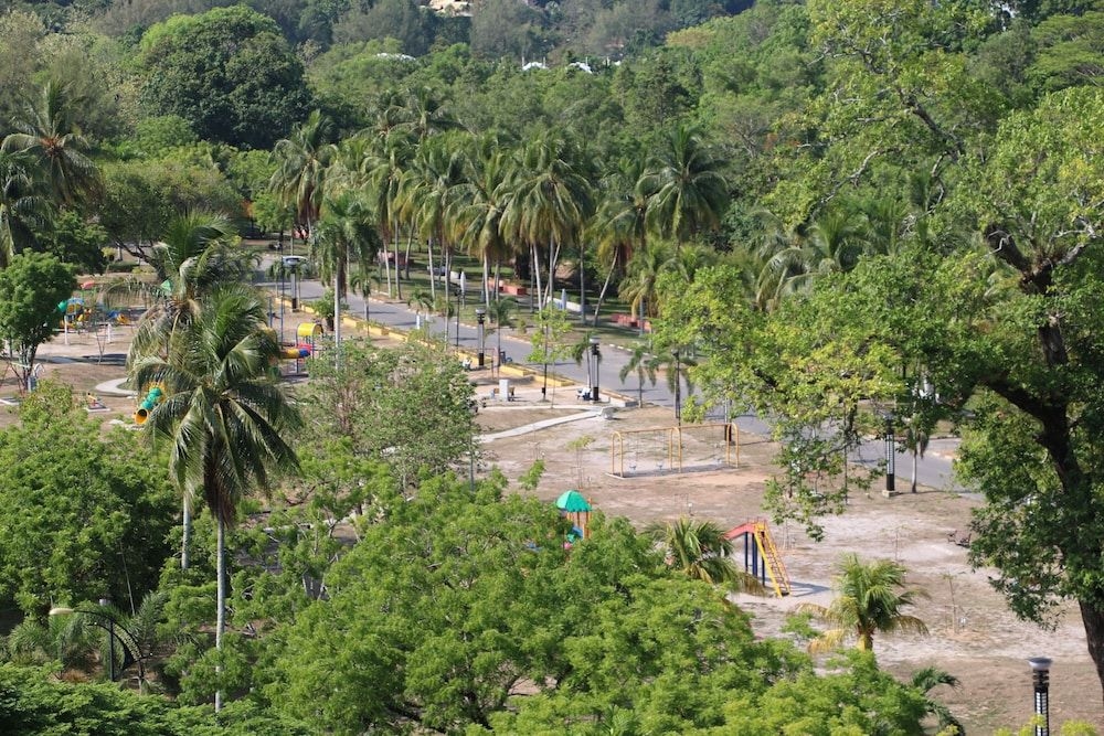EAGLE BAY HOTEL2