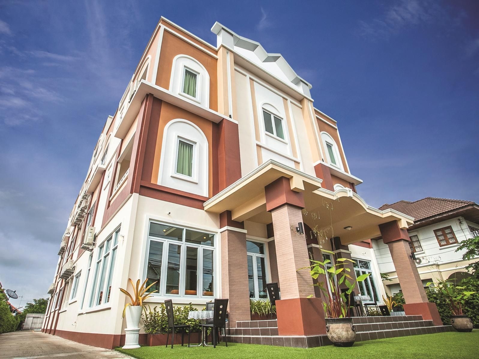 เอ็กเซลล่า โฮเทล (Excella Hotel)0