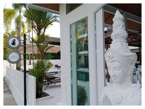 โรงแรมอัมพาเพลซ (Ampha Place Hotel)1